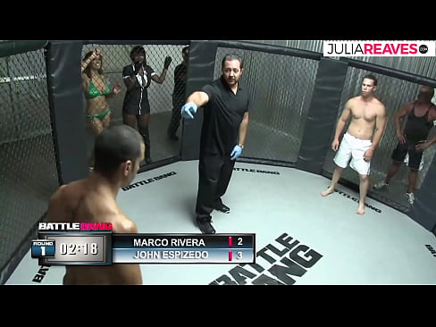 ❤️ Ultimate Fighter ቀለበቱ ውስጥ ከተጣላ በኋላ አንዲት ቁጥር ሴትን ትበዳለች። በቤት የተሰራ የወሲብ ፊልም